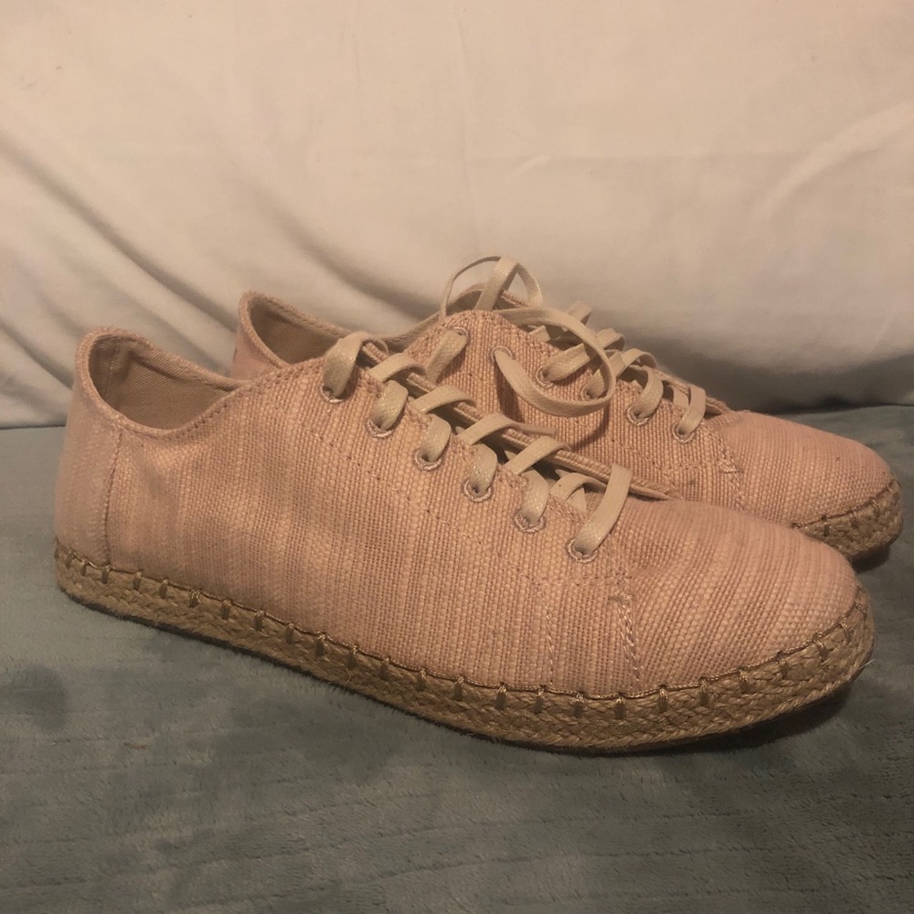 Toms